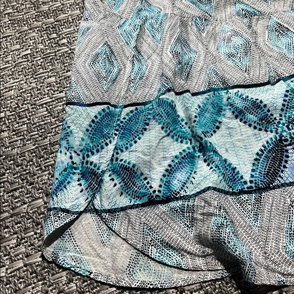 George | Flowy Blue & White Tank - Picture 9 of 10